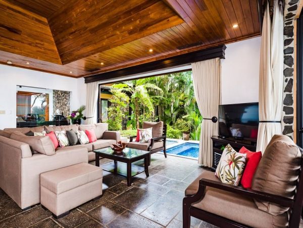 Luxury Beachfront 4 Bedroom Villa in Tamarindo