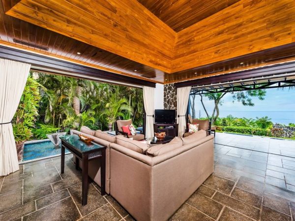 Luxury Beachfront 4 Bedroom Villa in Tamarindo