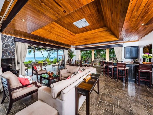 Luxury Beachfront 4 Bedroom Villa in Tamarindo