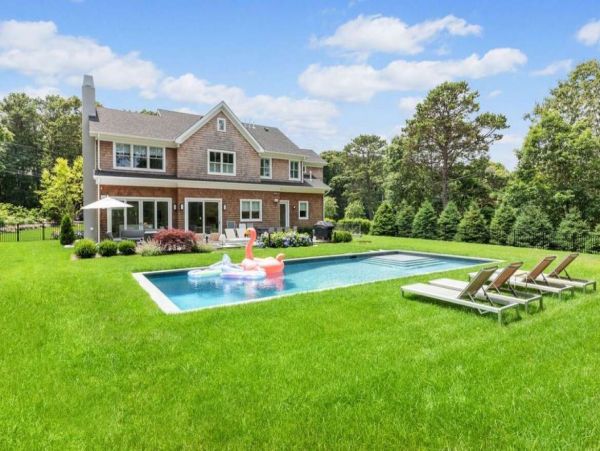 Gorgeous 6 Bedroom Vacation Pool Home in The Hamptons