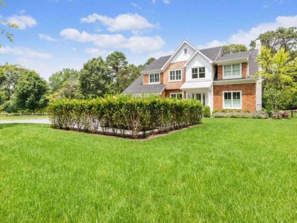 Gorgeous 6 Bedroom Vacation Pool Home in The Hamptons