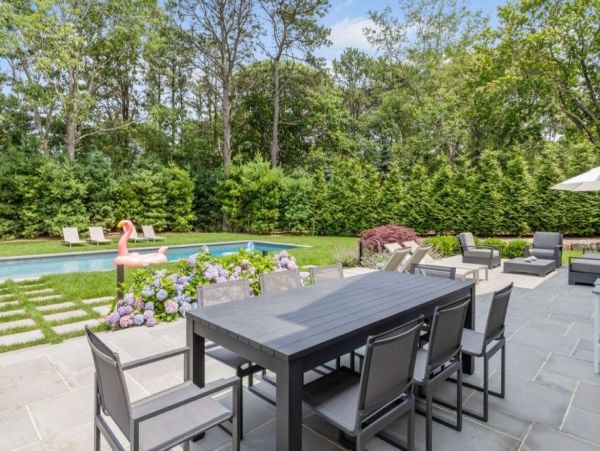 Gorgeous 6 Bedroom Vacation Pool Home in The Hamptons