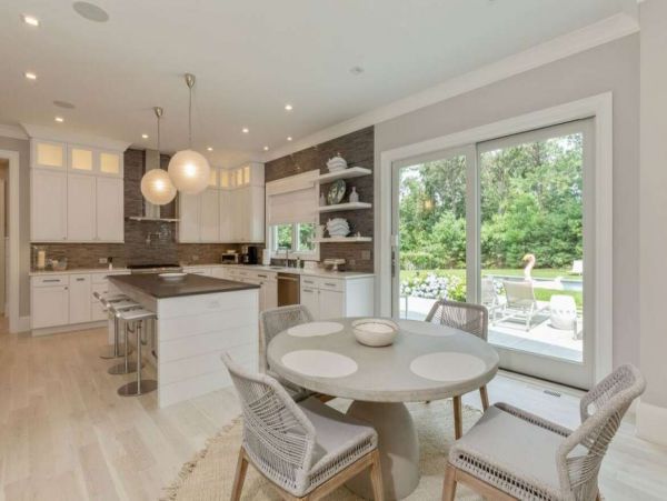 Gorgeous 6 Bedroom Vacation Pool Home in The Hamptons
