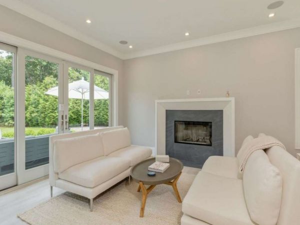 Gorgeous 6 Bedroom Vacation Pool Home in The Hamptons