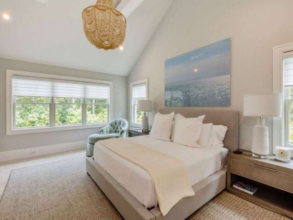 Gorgeous 6 Bedroom Vacation Pool Home in The Hamptons