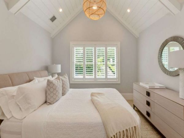 Gorgeous 6 Bedroom Vacation Pool Home in The Hamptons