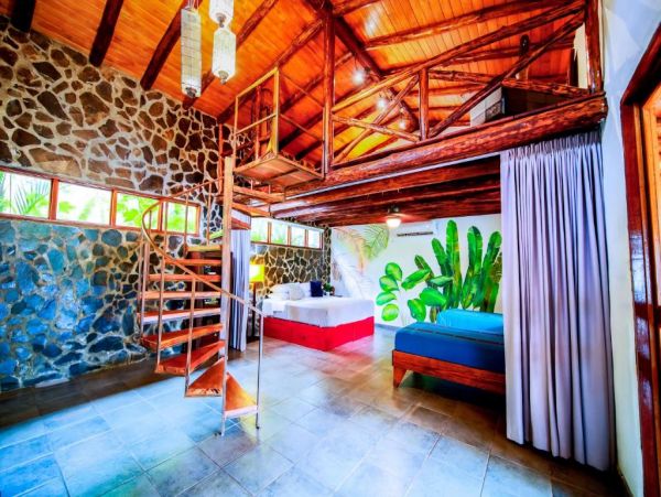 Puntarenas, Costa Rica Vacation Pool Home Ten Bedrooms