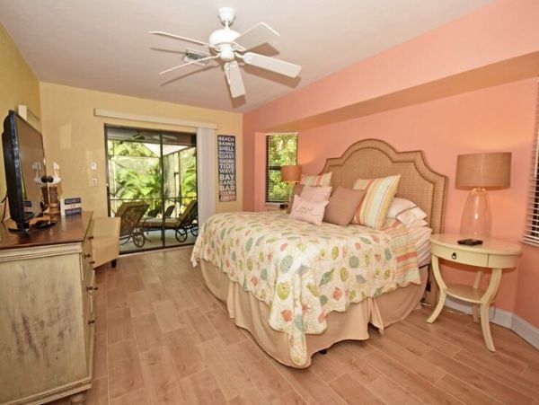 Lovely 3 Bedroom Home with Pool & Spa Walk to Beach