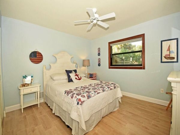 Lovely 3 Bedroom Home with Pool & Spa Walk to Beach