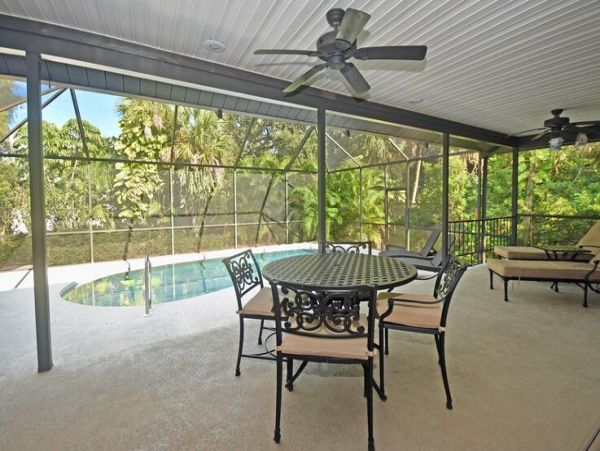 Lovely 3 Bedroom Home with Pool & Spa Walk to Beach