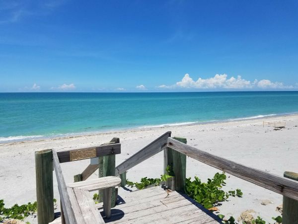 Lovely 3 Bedroom Home with Pool & Spa Walk to Beach