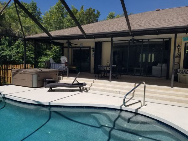 Lovely 3 Bedroom Home with Pool & Spa Walk to Beach