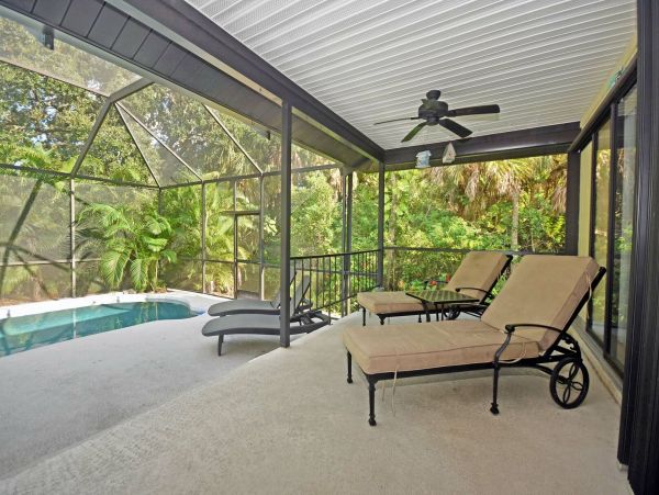 Lovely 3 Bedroom Home with Pool & Spa Walk to Beach