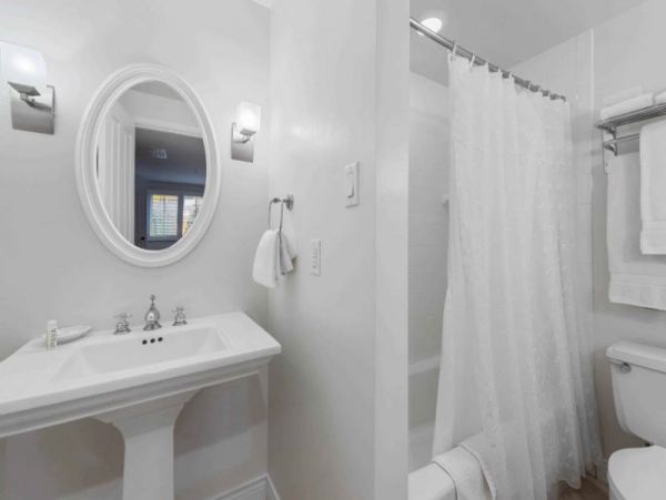 Luxury Condo  Less than 100 yards to Lift in Vail Village