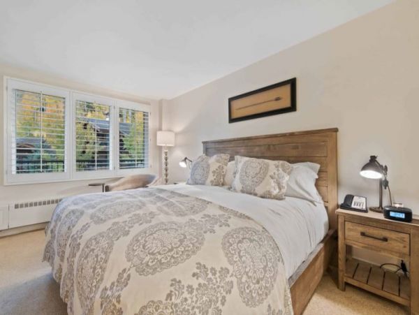 Luxury Condo  Less than 100 yards to Lift in Vail Village