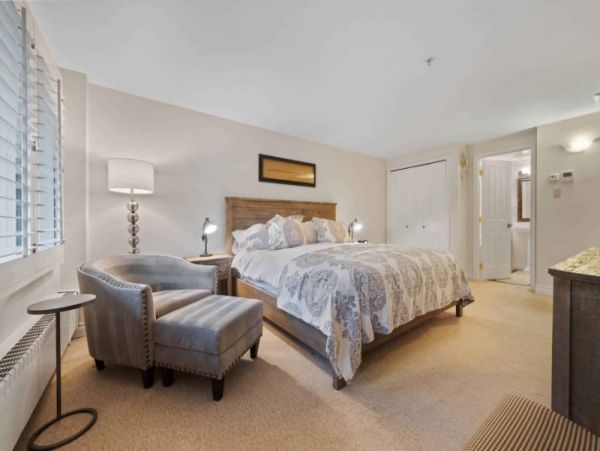 Luxury Condo  Less than 100 yards to Lift in Vail Village