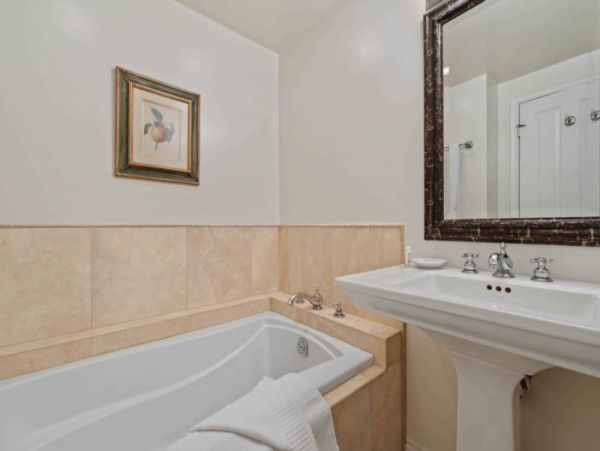 Luxury Condo  Less than 100 yards to Lift in Vail Village