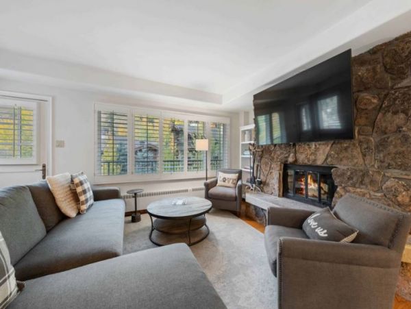 Luxury Condo  Less than 100 yards to Lift in Vail Village