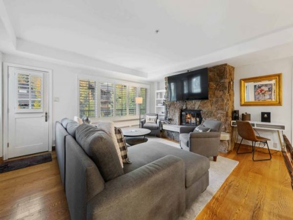 Luxury Condo  Less than 100 yards to Lift in Vail Village