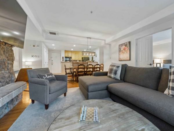 Luxury Condo  Less than 100 yards to Lift in Vail Village