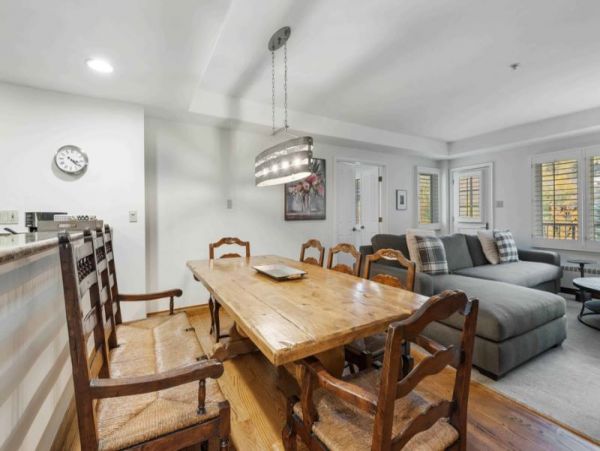 Luxury Condo  Less than 100 yards to Lift in Vail Village