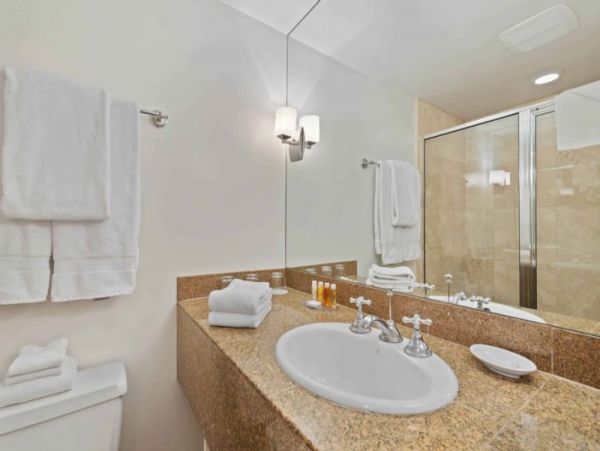 Luxury Condo  Less than 100 yards to Lift in Vail Village