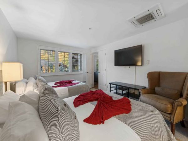 Luxury Condo  Less than 100 yards to Lift in Vail Village