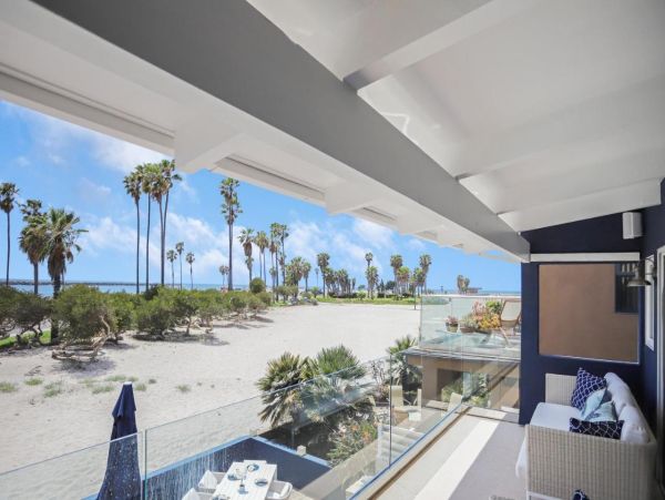 Gorgeous 5 Bdm Oceanfront Home Sun-Kissed Patio & Firepit