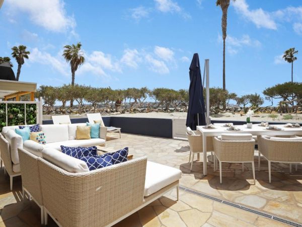Gorgeous 5 Bdm Oceanfront Home Sun-Kissed Patio & Firepit