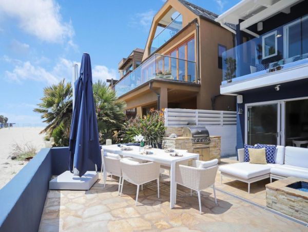 Gorgeous 5 Bdm Oceanfront Home Sun-Kissed Patio & Firepit