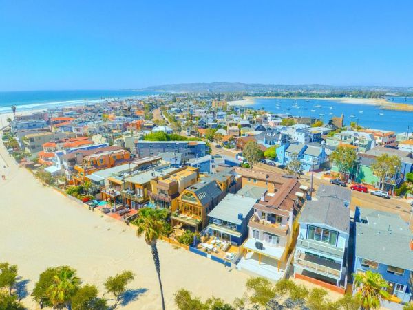 Gorgeous 5 Bdm Oceanfront Home Sun-Kissed Patio & Firepit