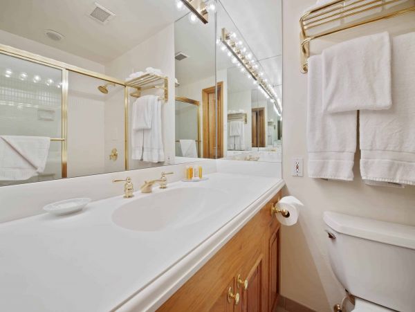 Luxury 2 bedroom 100 yards to Gondola One