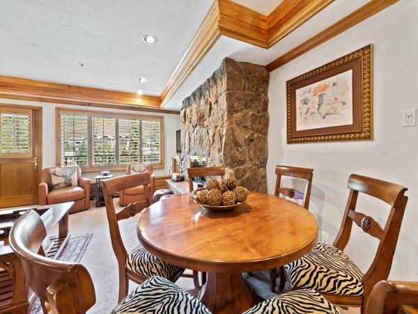 Luxury 2 bedroom 100 yards to Gondola One