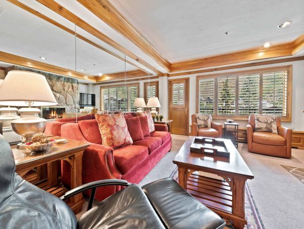 Luxury 2 bedroom 100 yards to Gondola One