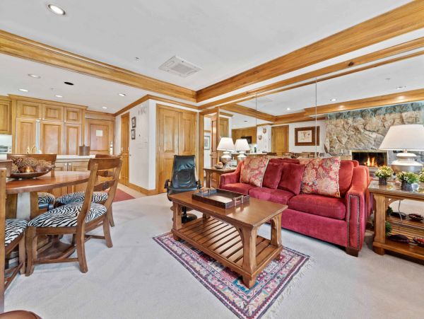 Luxury 2 bedroom 100 yards to Gondola One