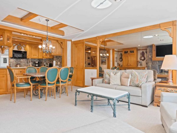 3 bedroom less than 100 yards to Gondola one