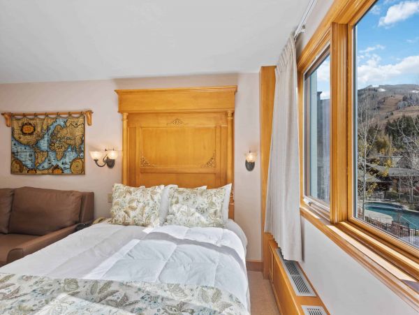 3 bedroom less than 100 yards to Gondola one