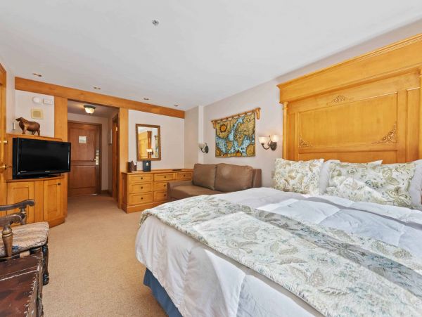 3 bedroom less than 100 yards to Gondola one