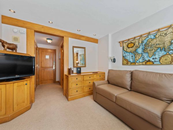 3 bedroom less than 100 yards to Gondola one