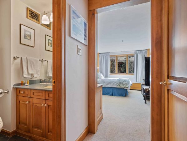 3 bedroom less than 100 yards to Gondola one