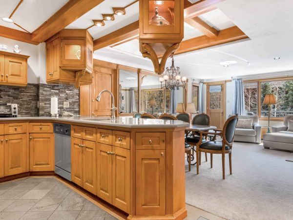 3 bedroom less than 100 yards to Gondola one