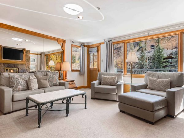 3 bedroom less than 100 yards to Gondola one