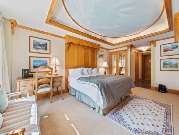 3 bedroom less than 100 yards to Gondola one