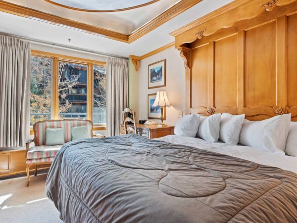3 bedroom less than 100 yards to Gondola one