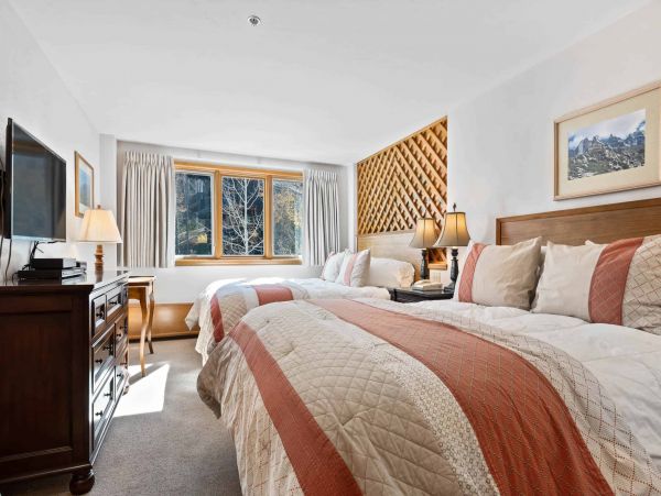 3 bedroom less than 100 yards to Gondola one
