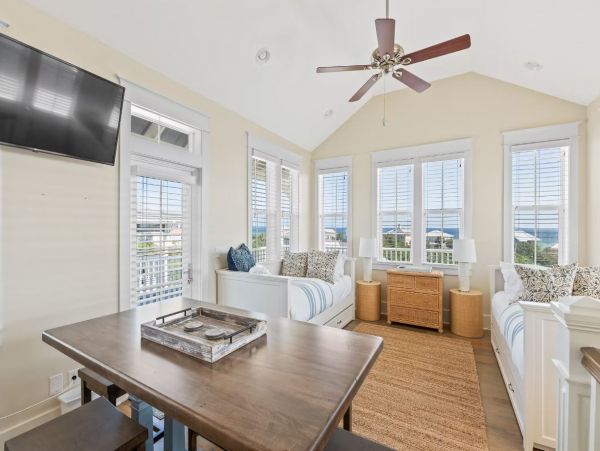 Santa Rosa Beach Four Bedroom Vacation Home Sleeps 14