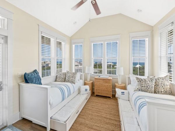 Santa Rosa Beach Four Bedroom Vacation Home Sleeps 14