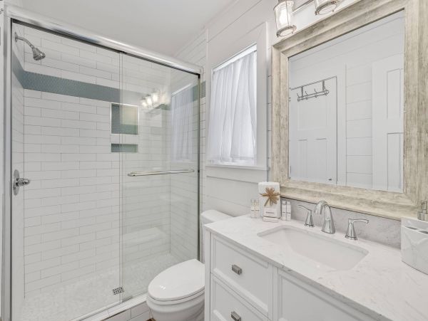 Adorable Beach Vacation Cottage 4 Bedroom Sleeps 11