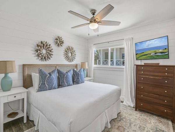 Adorable Beach Vacation Cottage 4 Bedroom Sleeps 11