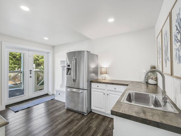 Adorable Beach Vacation Cottage 4 Bedroom Sleeps 11